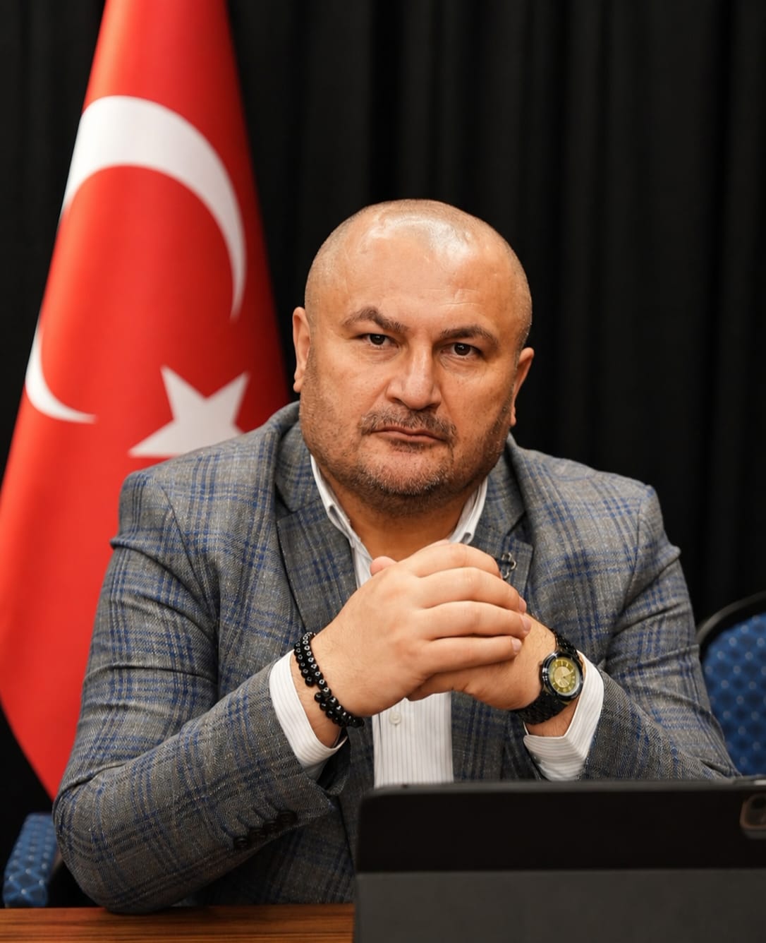 İŞLETMELERDE İNSAN DAVRANIŞLARININ İŞLEYİŞ İÇERİSİNDEKİ OLUMLU VE OLUMSUZ ETKİLERİ...