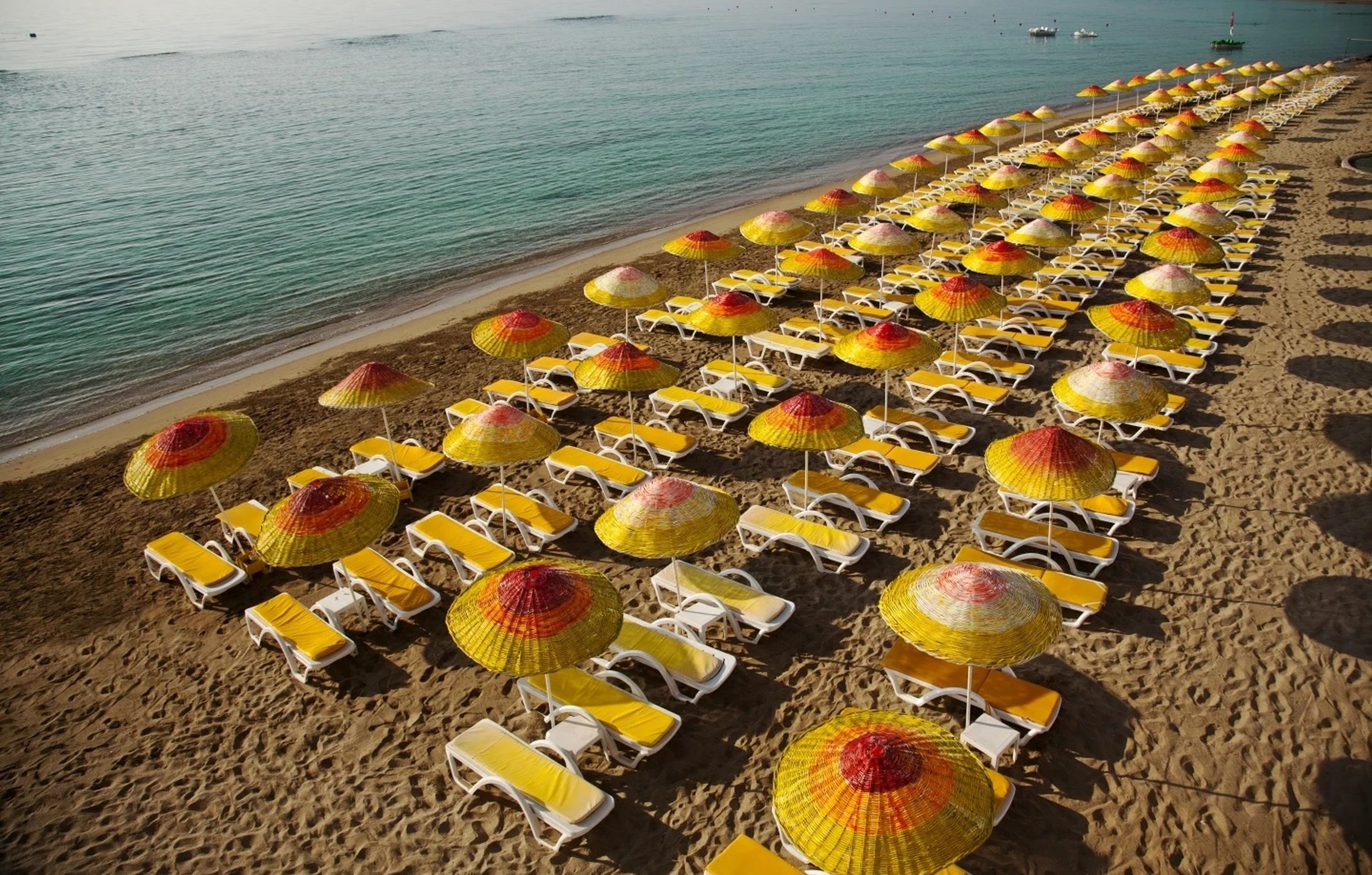 SALAMİS BAY CONTİ HOTEL'DE SARI YAZIN KEYFİNİ ÇIKARIN