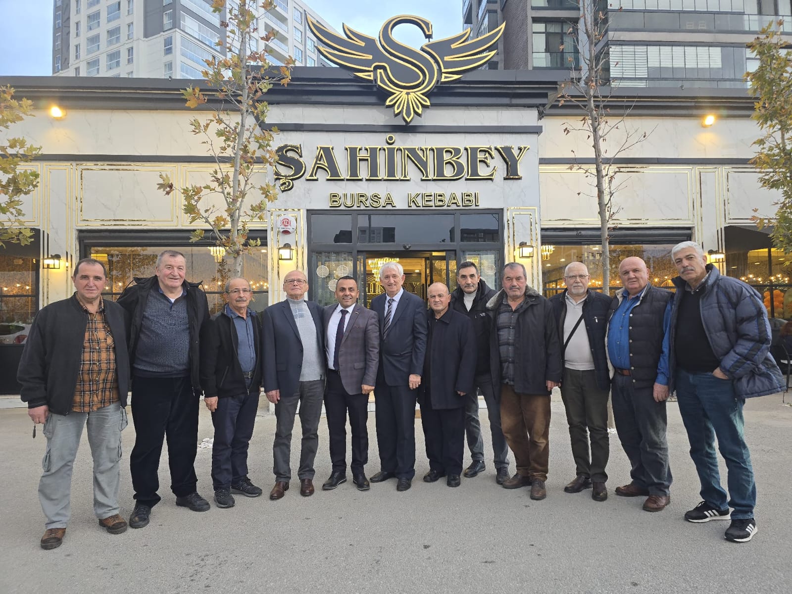 Bursa’nın Emektar Şeflerinden Şahin Bey Kebap’a Teşekkür Ziyareti