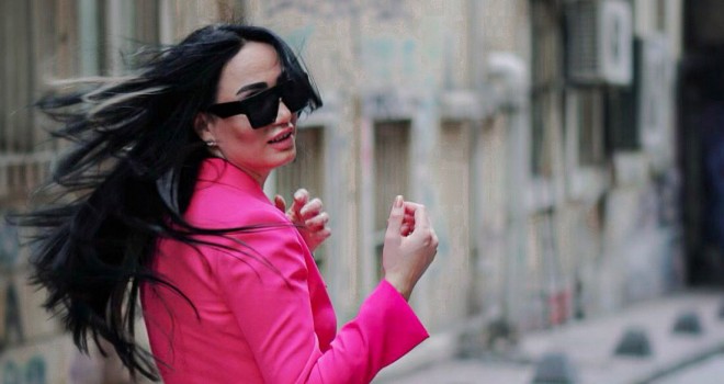 "Sükut" Tuğba Melser'den Geldi, Aşk Acısı Çekenlere Moral