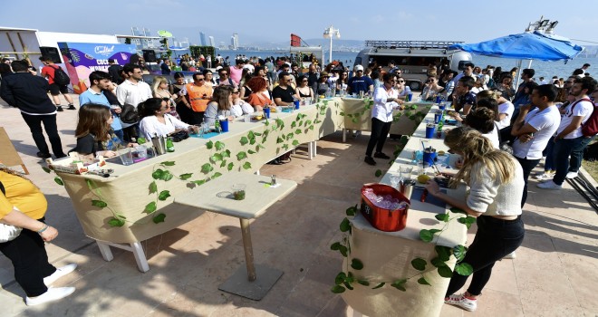 7000 KOKTEYL MERAKLISI İZMİR'DE BULUŞTU!