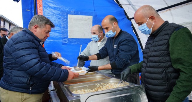 Başkan Oran, iftar sofrasında vatandaşlarla bir araya geliyor
