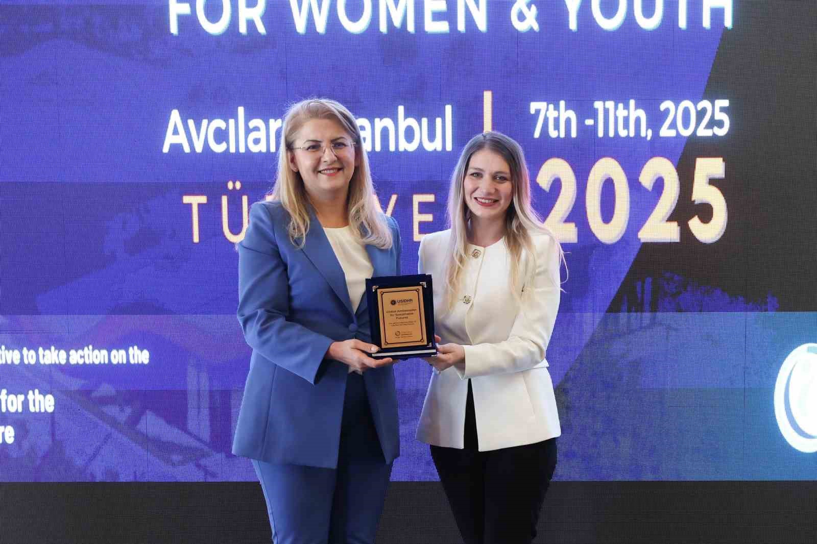 Bakırköy Belediye Başkanı Ovalıoğlu Kadın ve Gençlik Zirvesinde konuştu: "İstanbul’un yerel deneyimi, dünya için model olabilir" Bakırköy Belediye Başkanı Ovalıoğlu Kadın ve Gençlik Zirvesinde konuştu: "İstanbul’un yerel deneyimi, dünya için model olabilir"