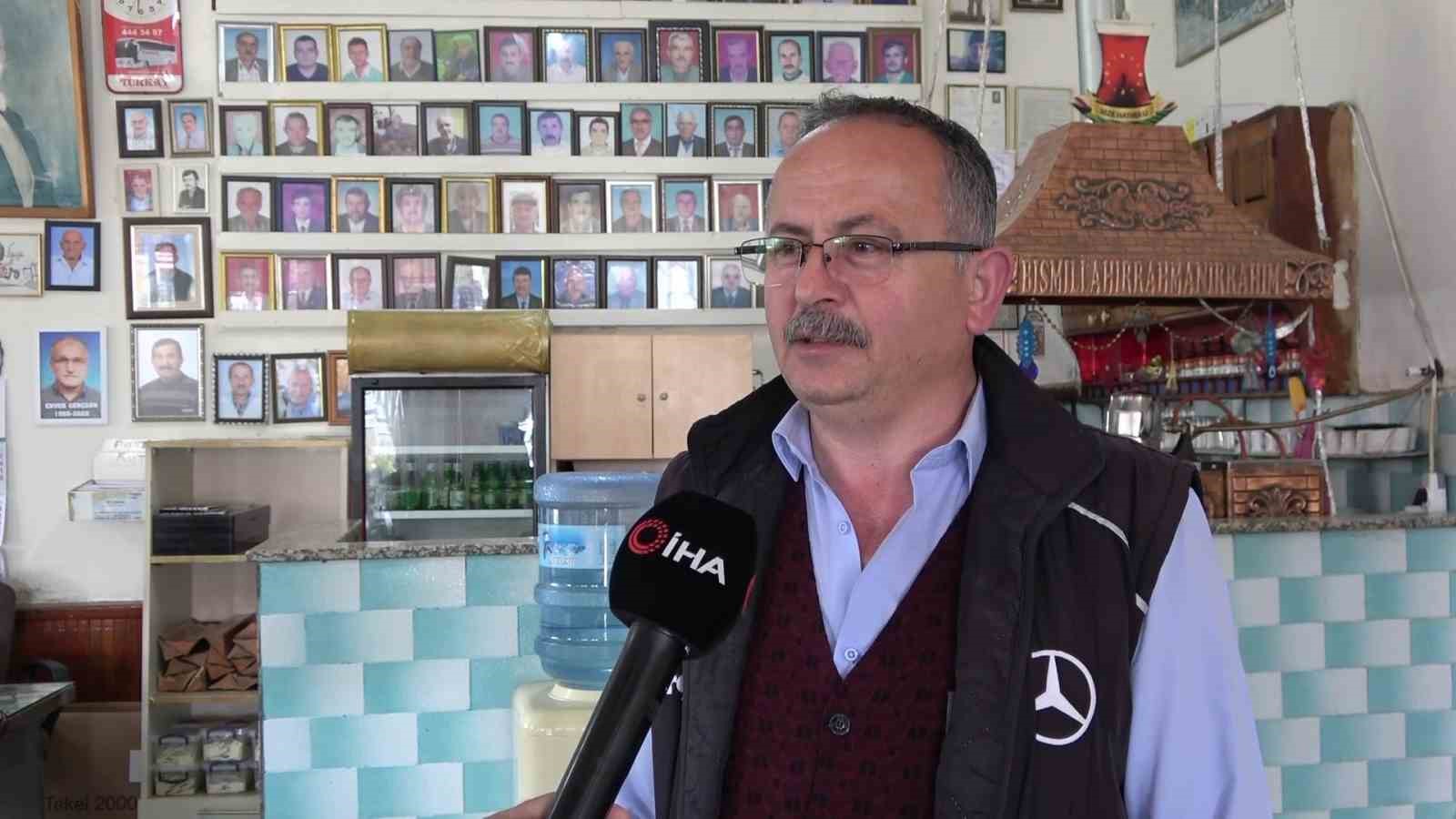 Kahvehanenin vefat eden müşterilerinin anısı duvarda yaşatılıyor
