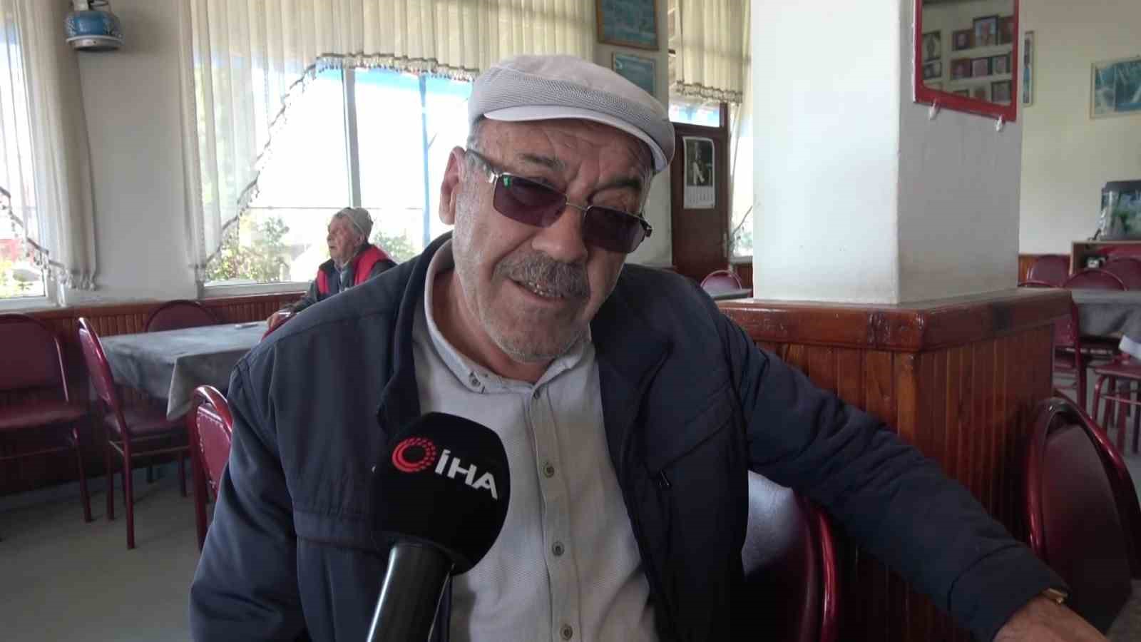Kahvehanenin vefat eden müşterilerinin anısı duvarda yaşatılıyor