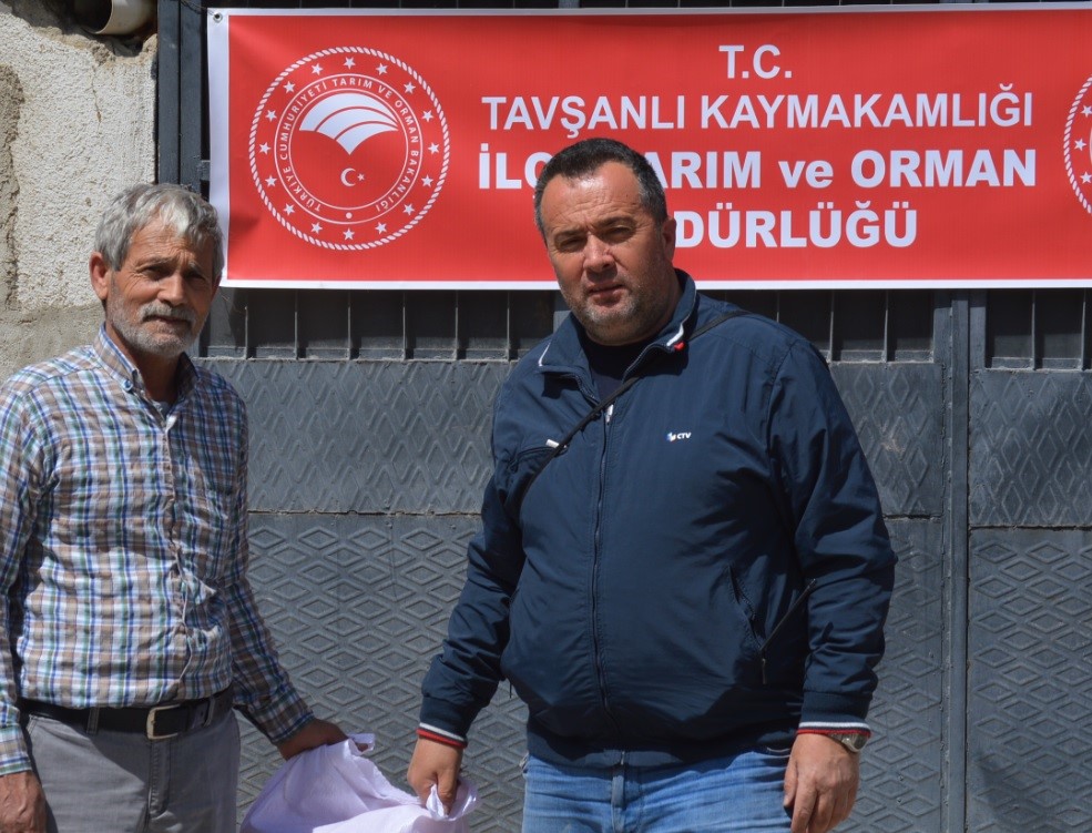 Tavşanlı çiftçisine “leblebilik” nohut tohumu desteği